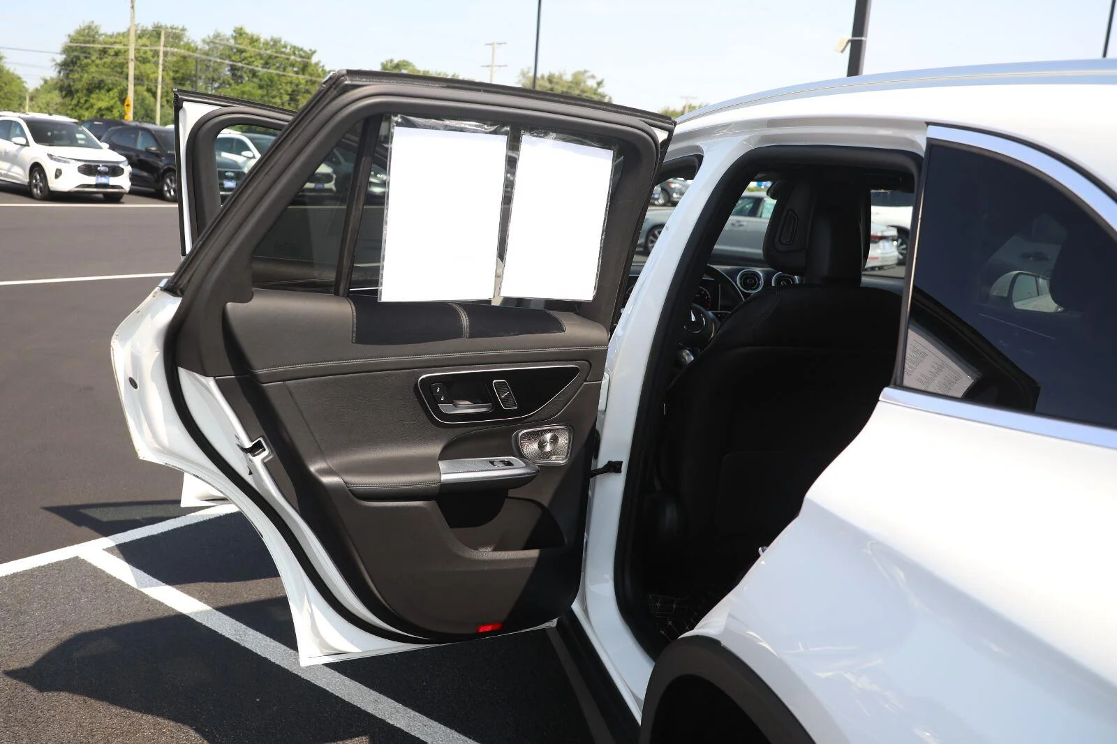 Used 2023 Polar White Mercedes-Benz GLC 300 image 26