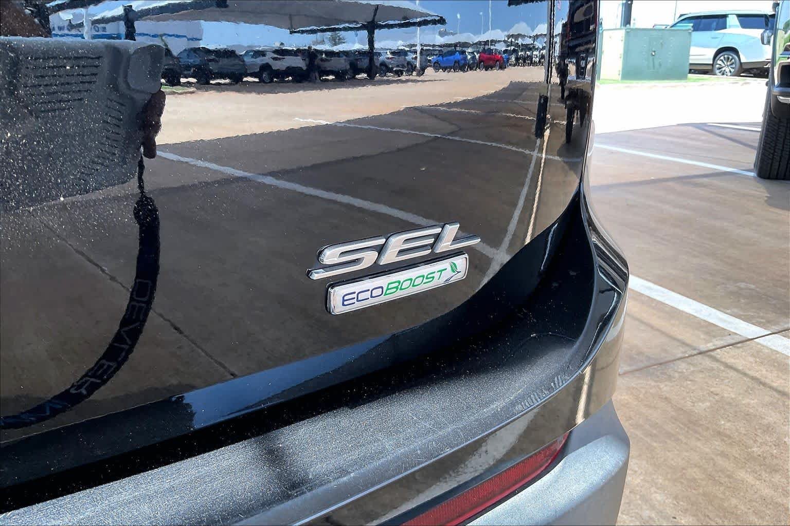Used 2018 Shadow Black Ford SEL image 10