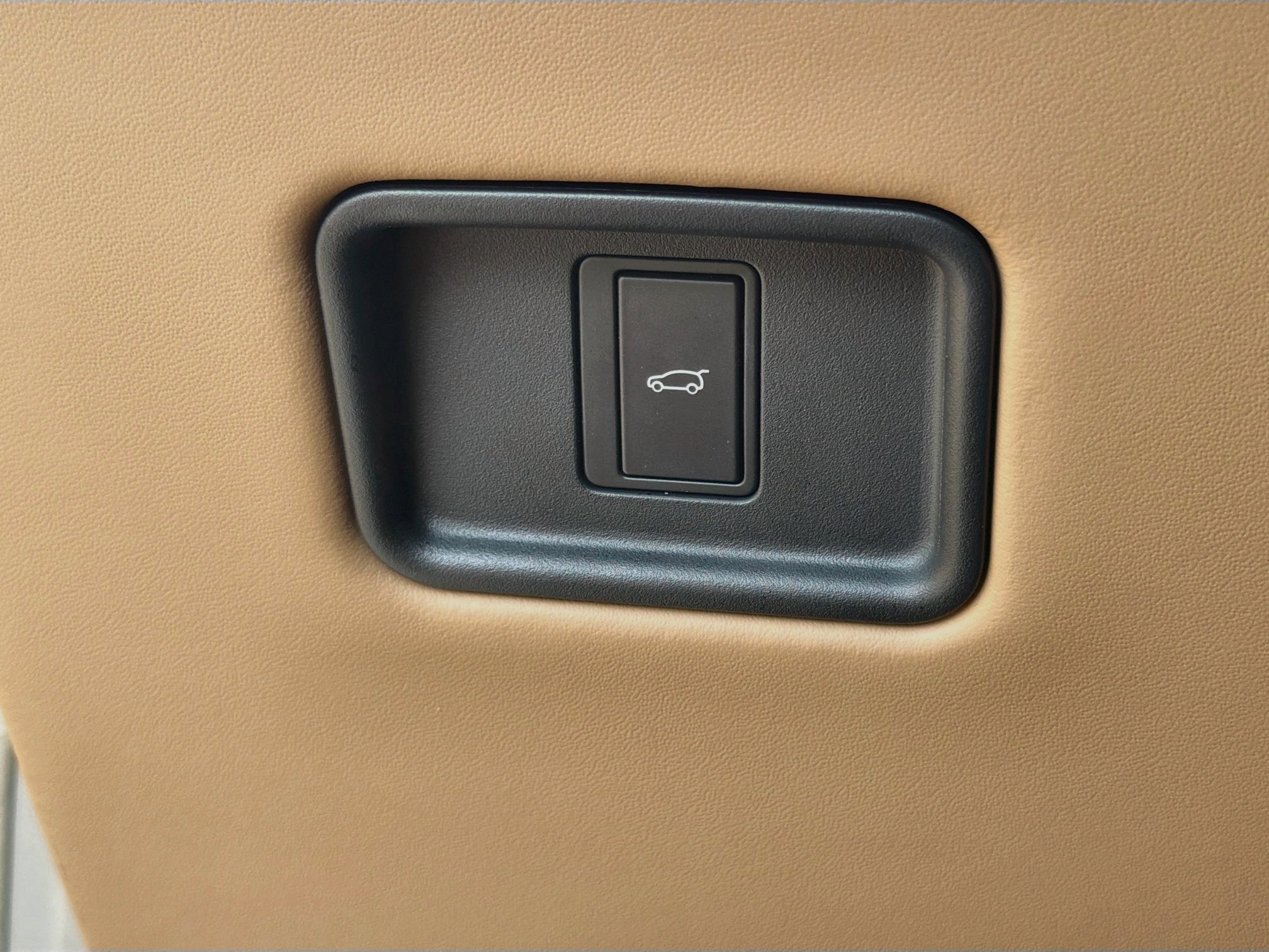 Used 2025 Gray Land Rover SE image 37