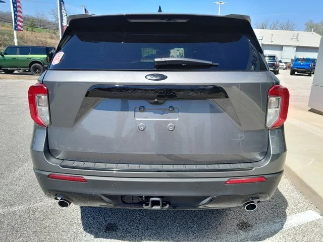 Used 2023 Gray Metallic Ford ST-Line image 6