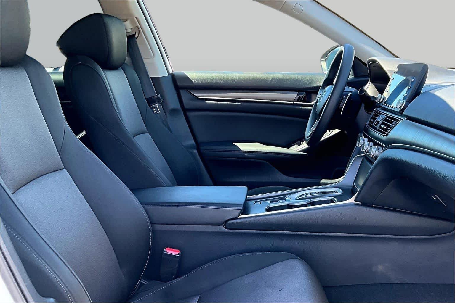 Used 2020 Platinum White Pearl Honda  image 8