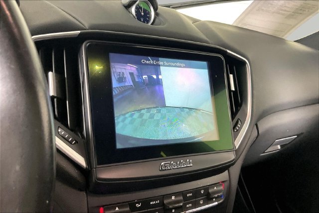 Used 2017  Maserati Base image 12