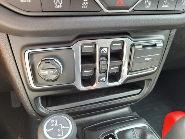 2025 Jeep Wrangler 4-Door Sahara - Photo 21