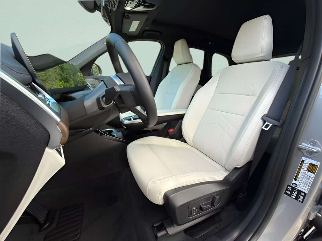 New 2026 Space Silver Metallic BMW xDrive28i image 10