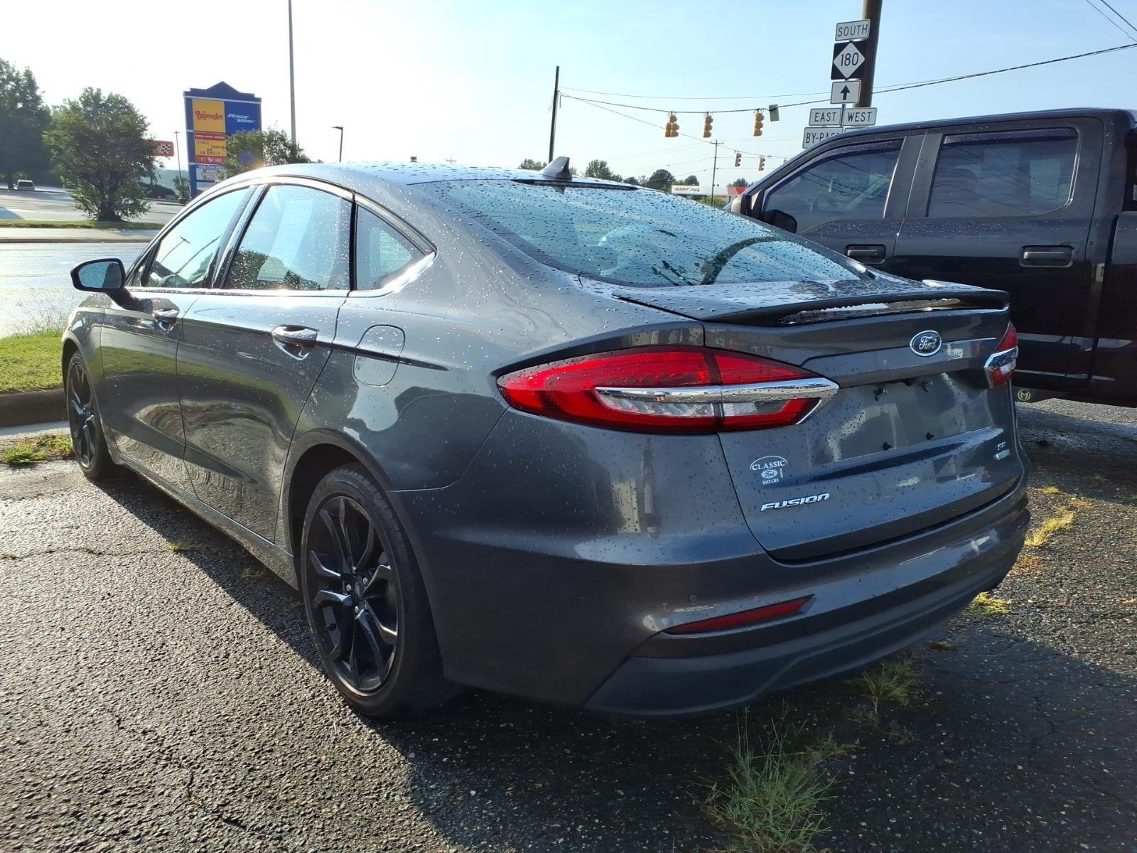 Used 2020 Magnetic Metallic Ford SE image 3
