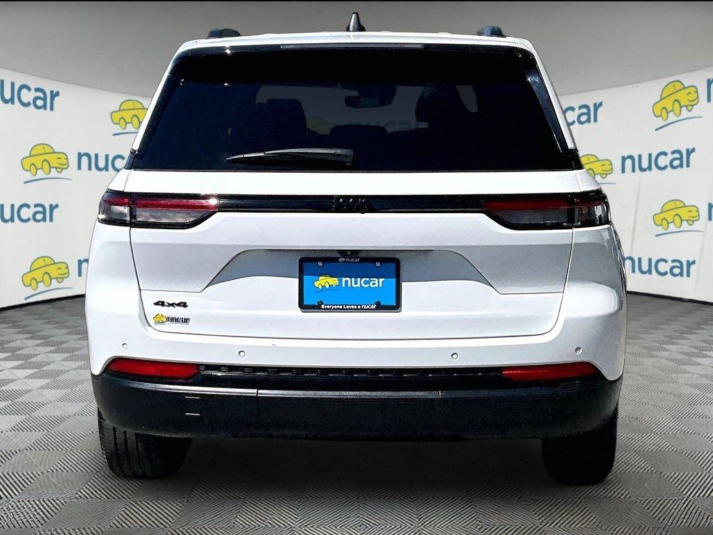 Used 2023 White/off-white Jeep Altitude X image 5