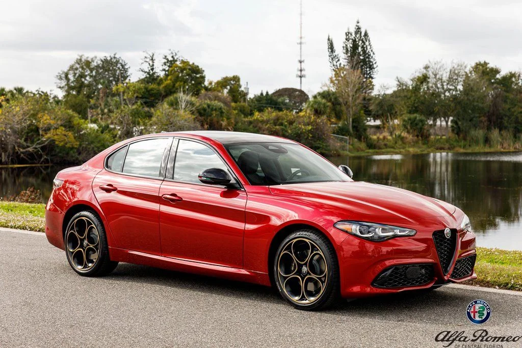 2025 Alfa Romeo Giulia Intensa AWD's photo