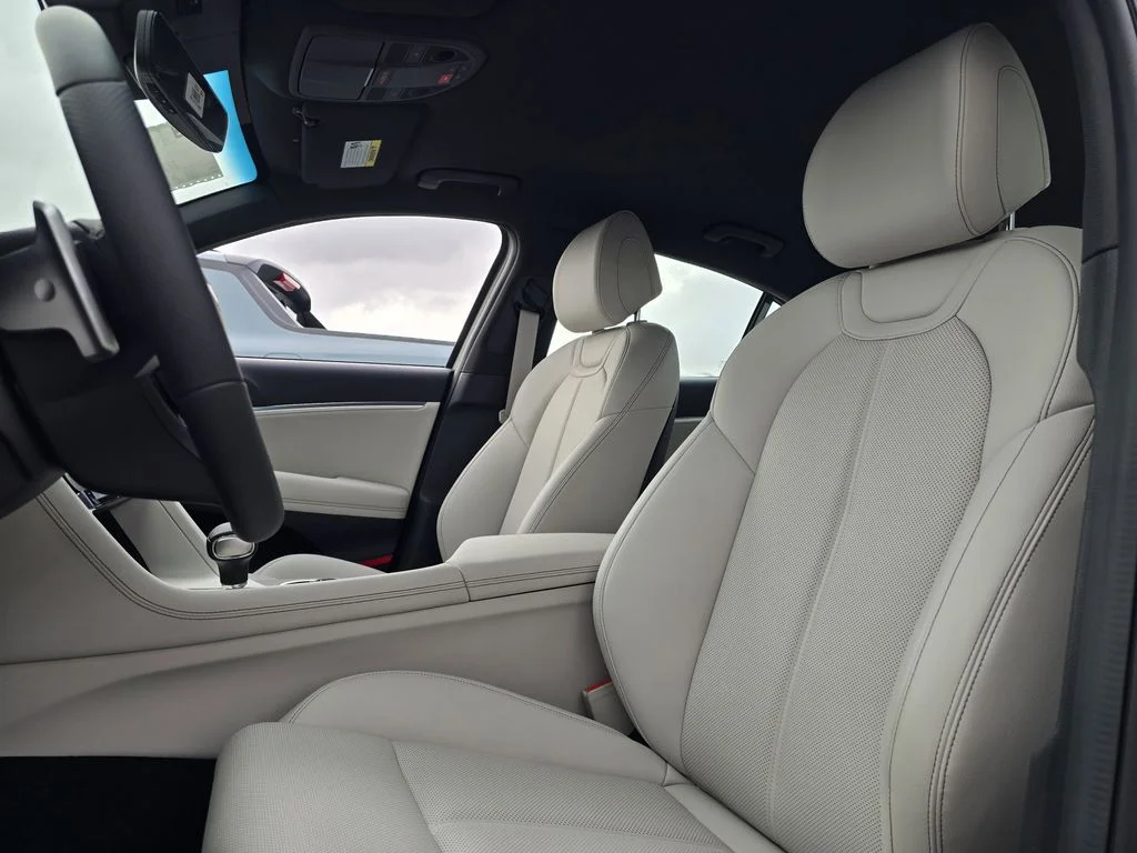 New 2026 White Genesis 2.5T image 14