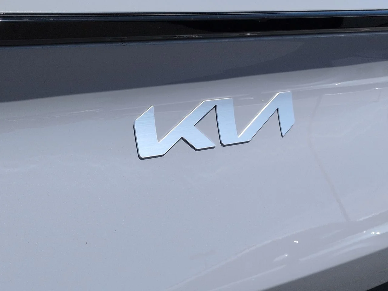 New 2026 Wolf Gray Kia S image 32