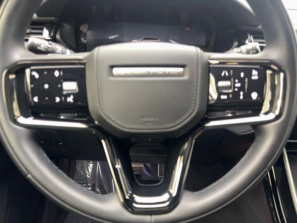 Used 2026 Black Land Rover Dynamic SE image 58
