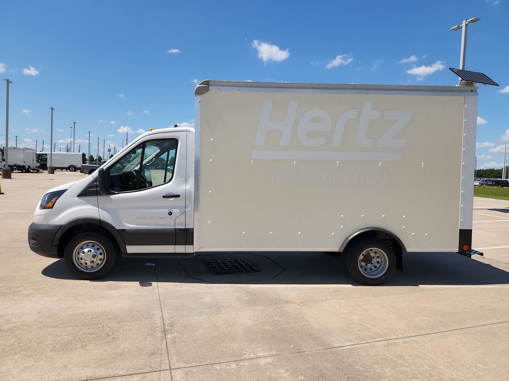 Used 2022 White Ford Box Truck image 8
