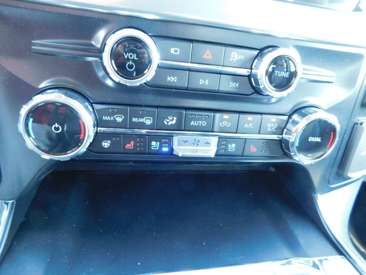 New 2026 Agate Black Metallic Ford Lariat® image 44