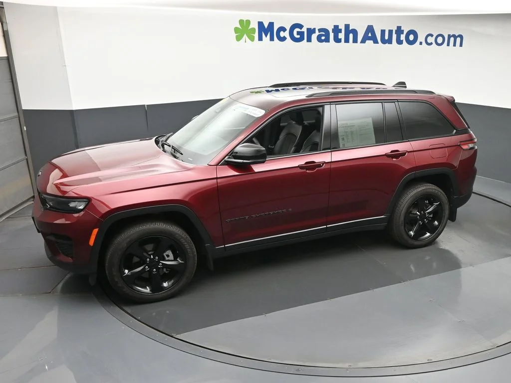 Used 2024 Red Jeep Altitude X image 21