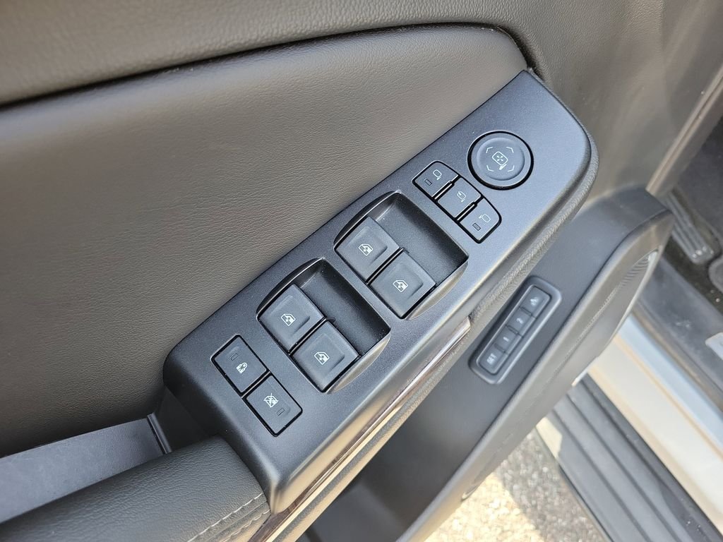 Used 2018 Silver Chevrolet LT image 21