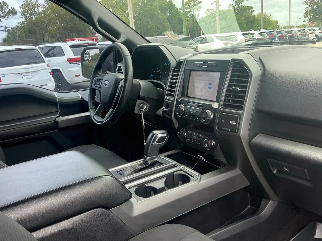 Used 2020 Silver Ford XLT image 26