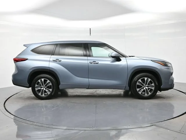 Used 2022 Moon Dust Toyota XLE image 8
