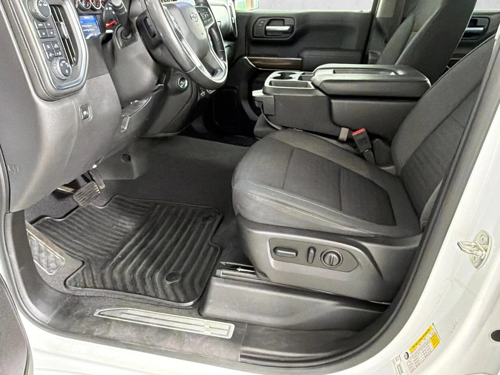 Used 2020 White Chevrolet RST image 9