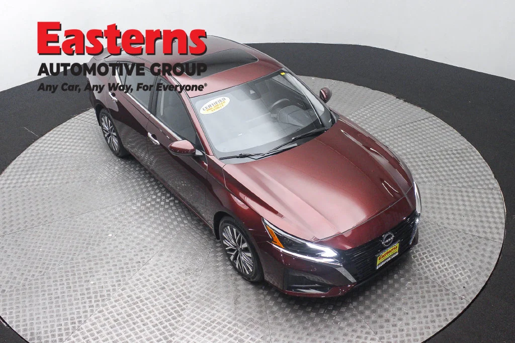 Used 2023 Red Nissan 2.5 SV image 3