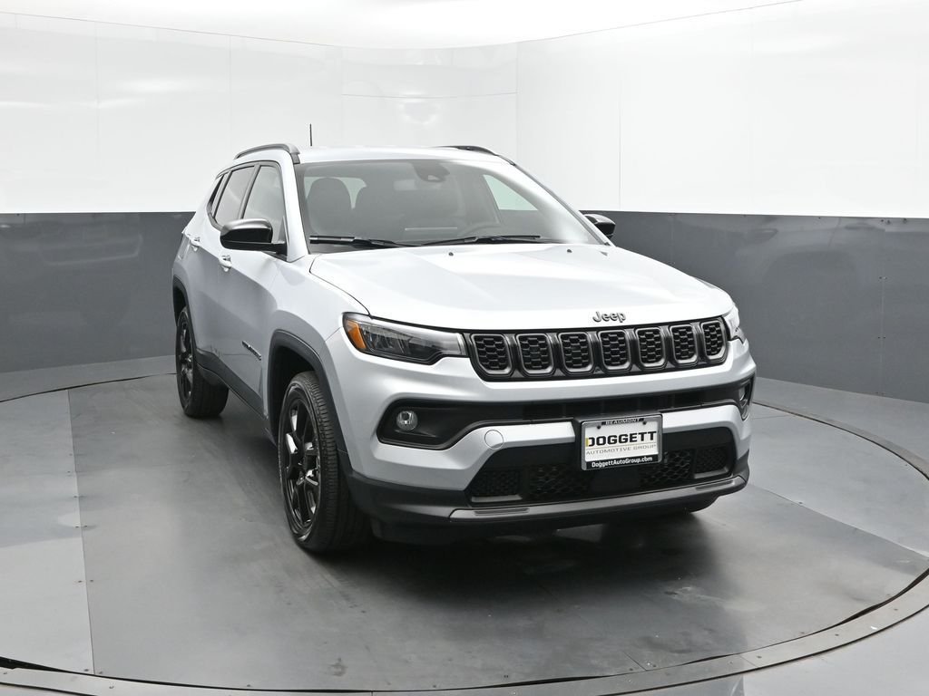 New 2026 Silver Zynith Metallic Clearcoat Jeep Latitude image 22
