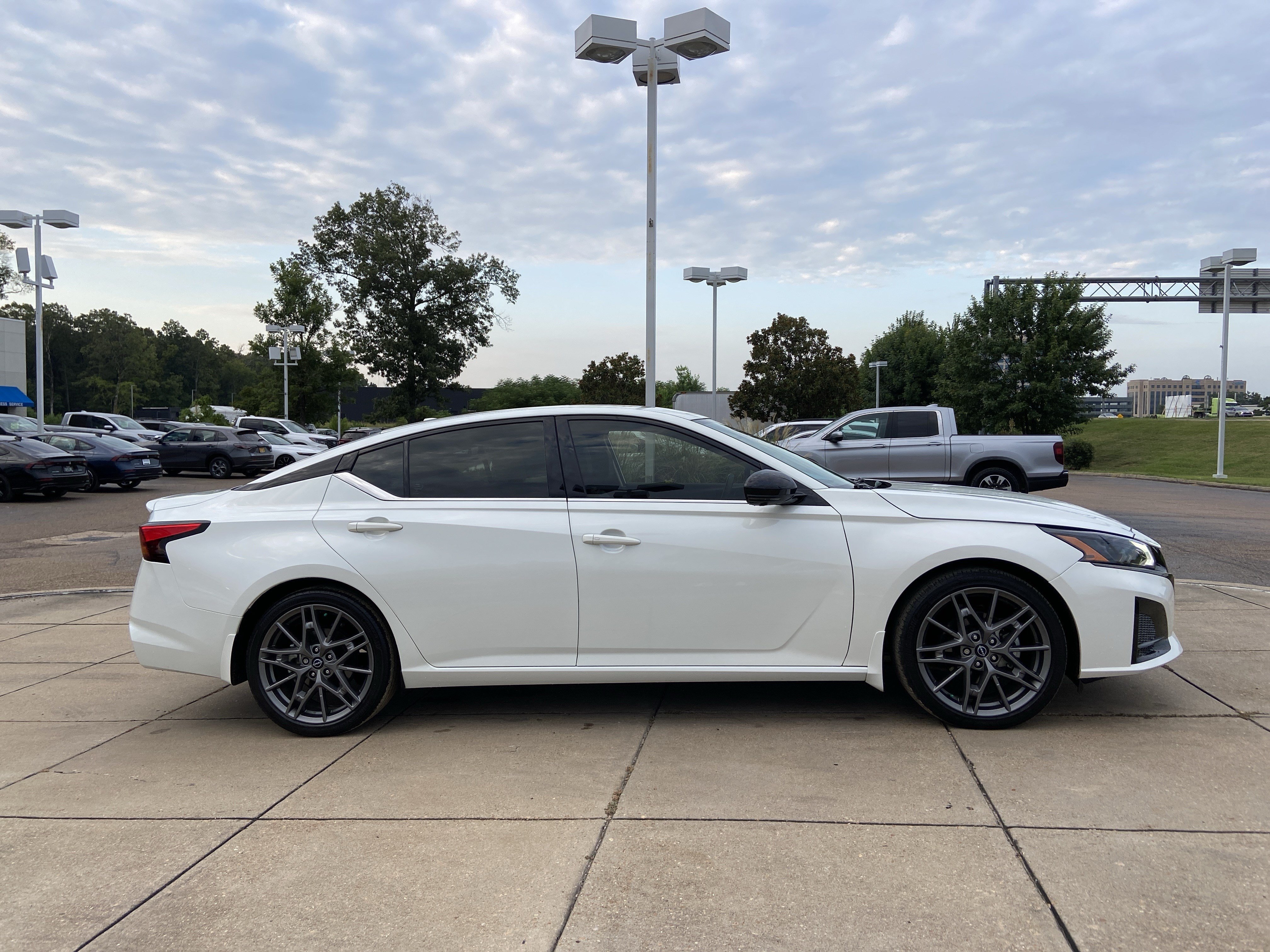 Used 2023 Pearl White Tricoat Nissan 2.0 SR image 13