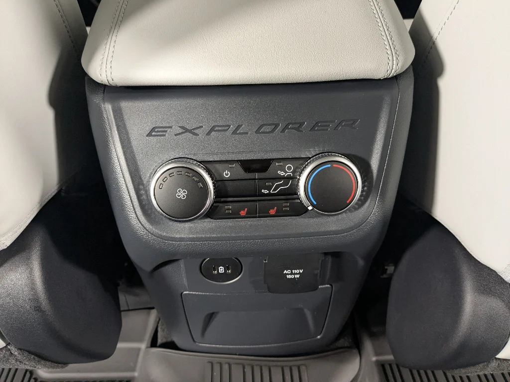 New 2026 CARBONIZED GRAY METALLIC Ford Platinum image 20