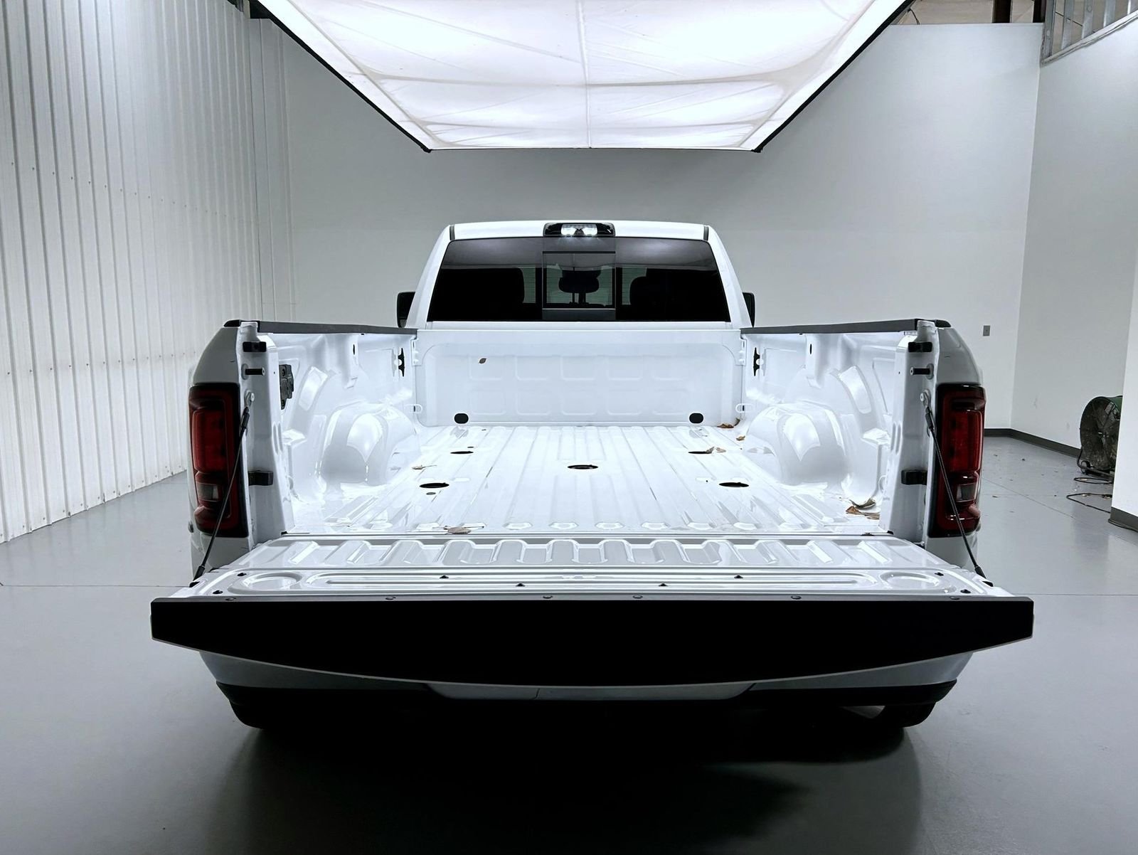 New 2026 Bright White Clear-Coat Exterior Paint RAM Tradesman image 9