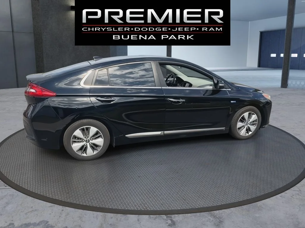 Used 2018 Black Hyundai Limited image 8
