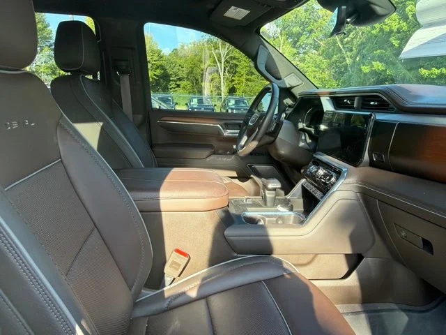 Used 2025 White Frost Tricoat GMC Denali image 11