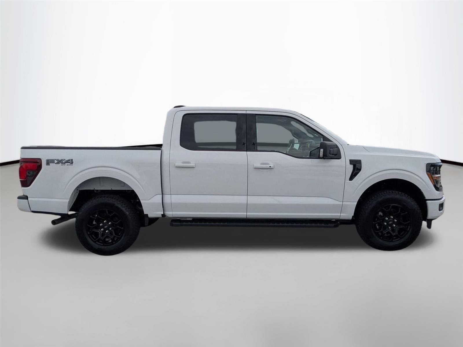New 2026 Oxford White Ford XLT image 4