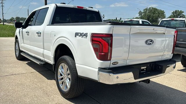 Used 2025 White Ford Lariat image 9
