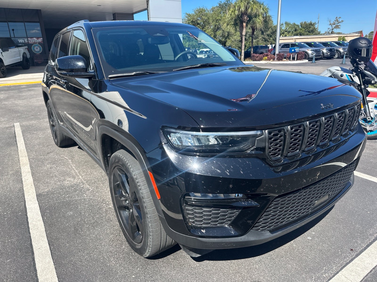 Used 2023 Black Jeep Limited image 1