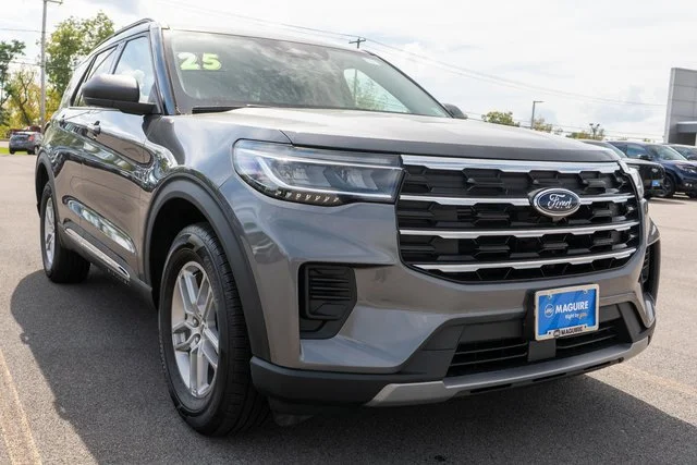 Used 2025 Gray Metallic Ford Active image 4
