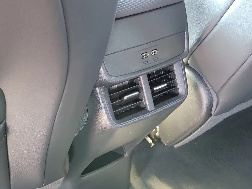 New 2027 Summit White Chevrolet LT image 25