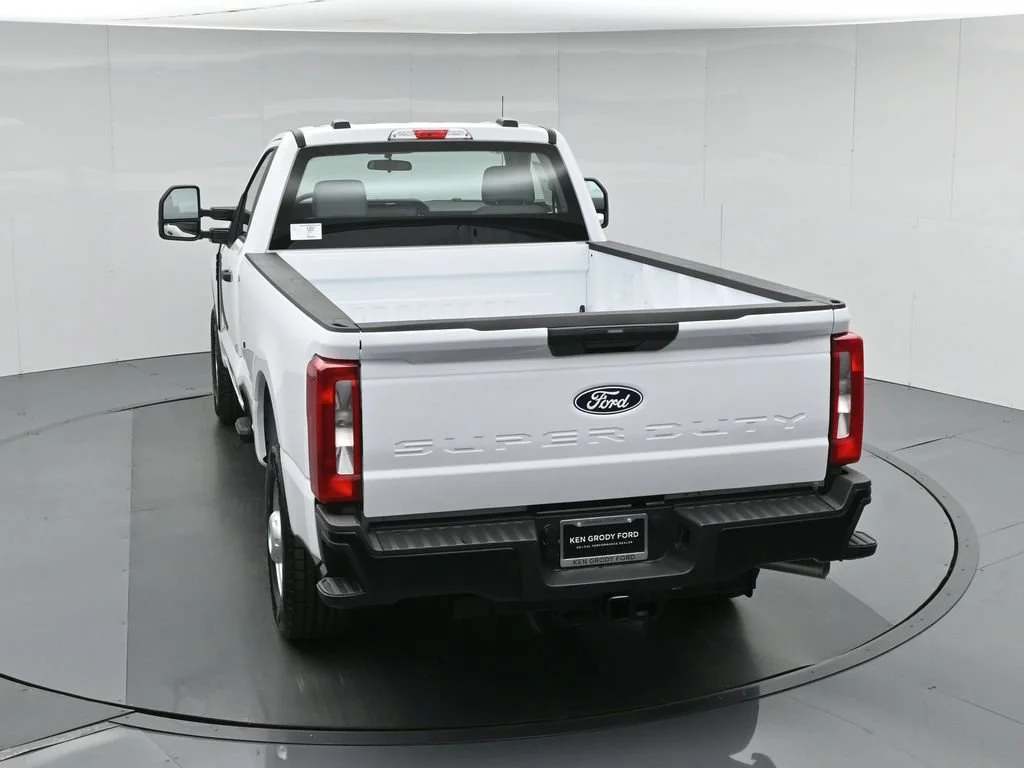 New 2027 Oxford White Ford XLT image 36