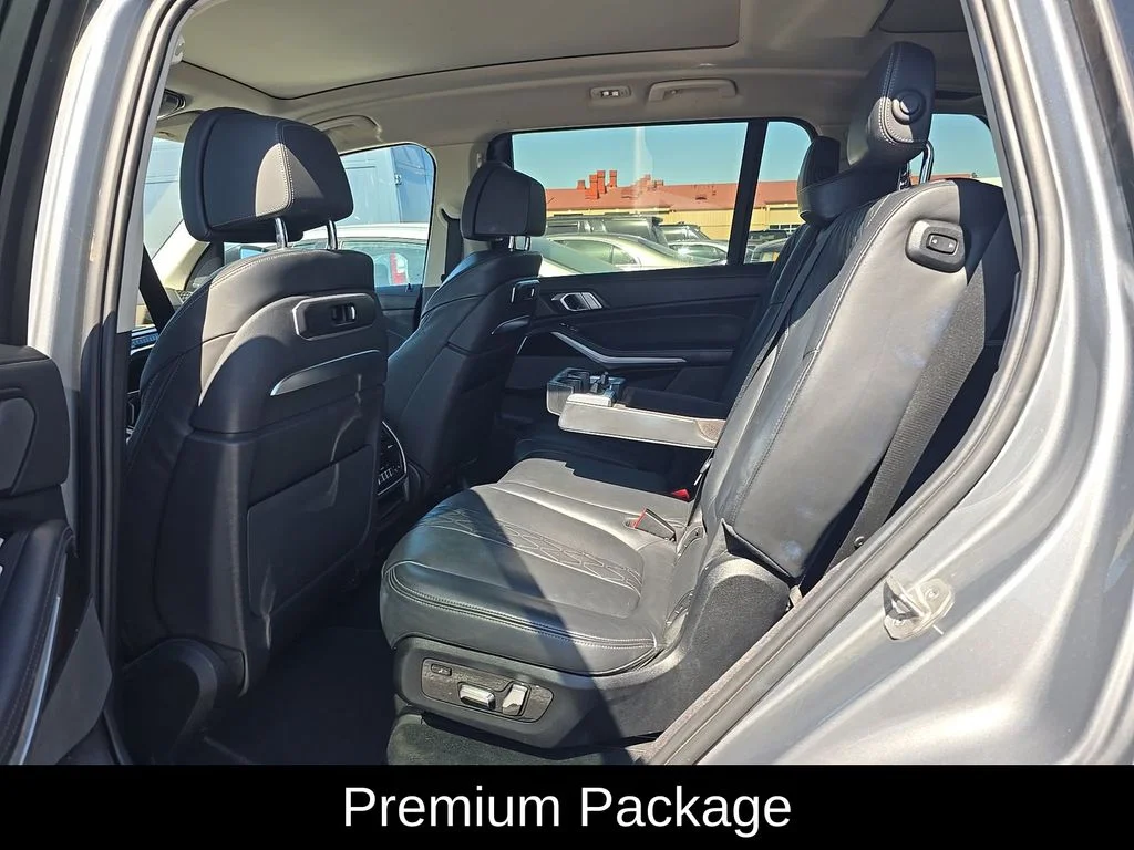 Used 2024 Gray BMW xDrive40i image 8