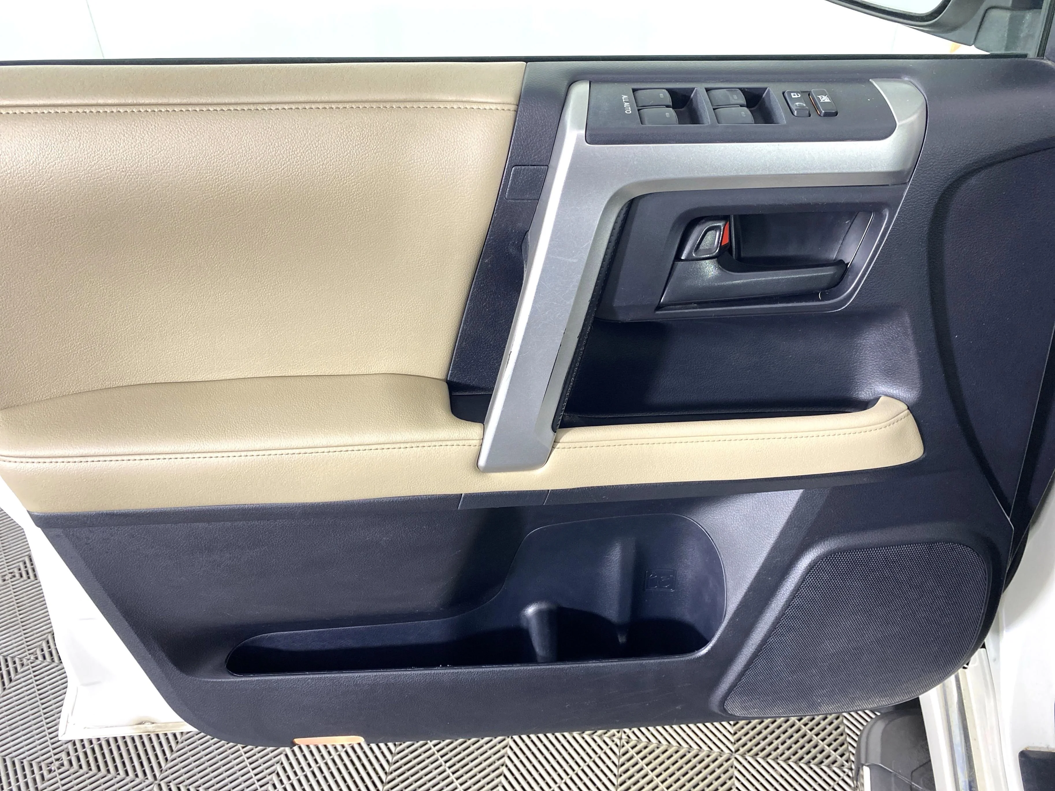 Used 2011 Blizzard Pearl Toyota Limited image 14