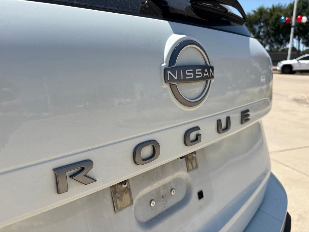 Used 2024 White Nissan S image 18