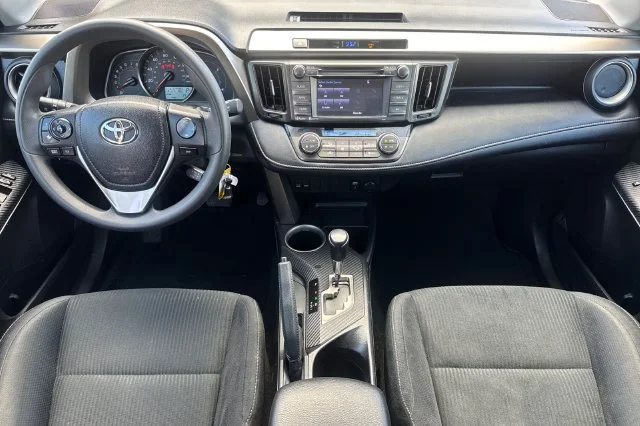 Used 2014 Silver Toyota XLE image 14