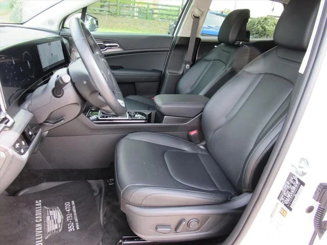 Used 2025 White Kia SX image 17