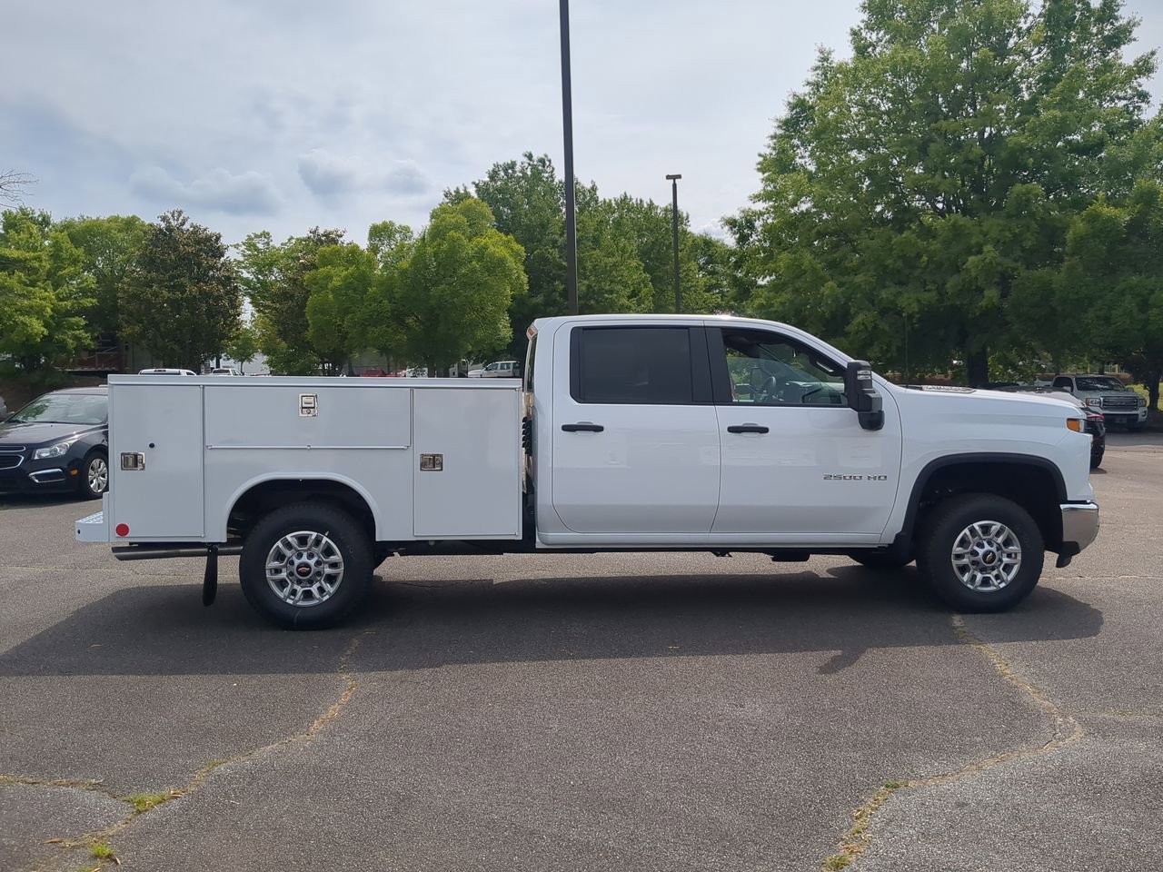 New 2026 Summit White Chevrolet Work Truck image 9