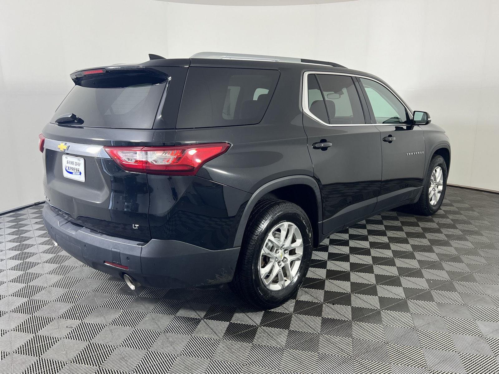 Used 2018 Mosaic Black Metallic Chevrolet LT Cloth image 27