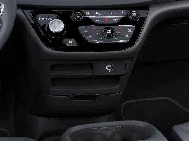 2026 Chrysler Voyager LX - Photo 24