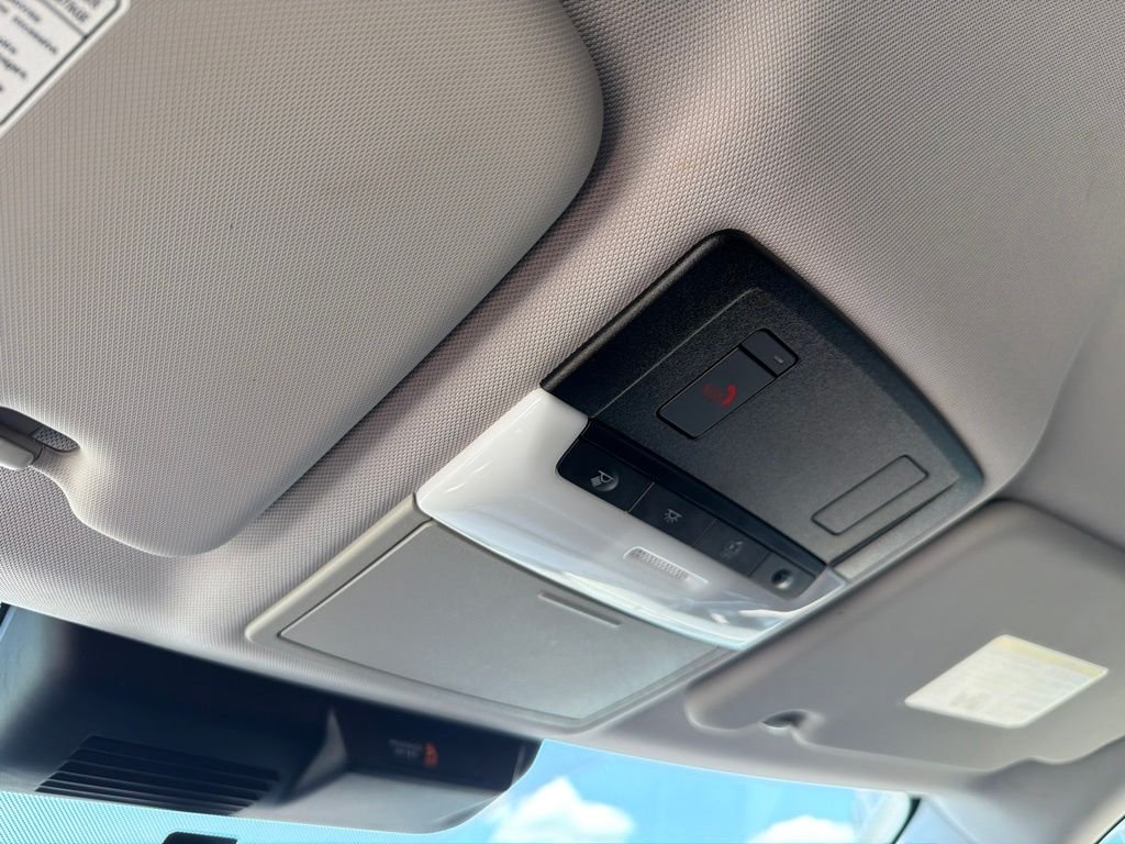 Used 2024 Silver Mitsubishi SE image 24