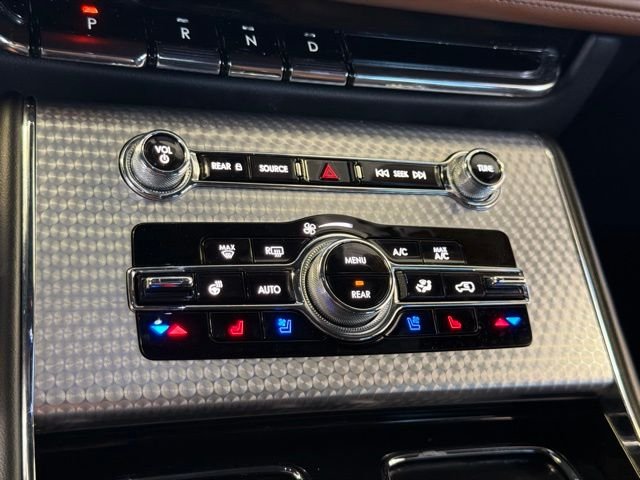 Used 2022 White Lincoln Grand Touring image 31