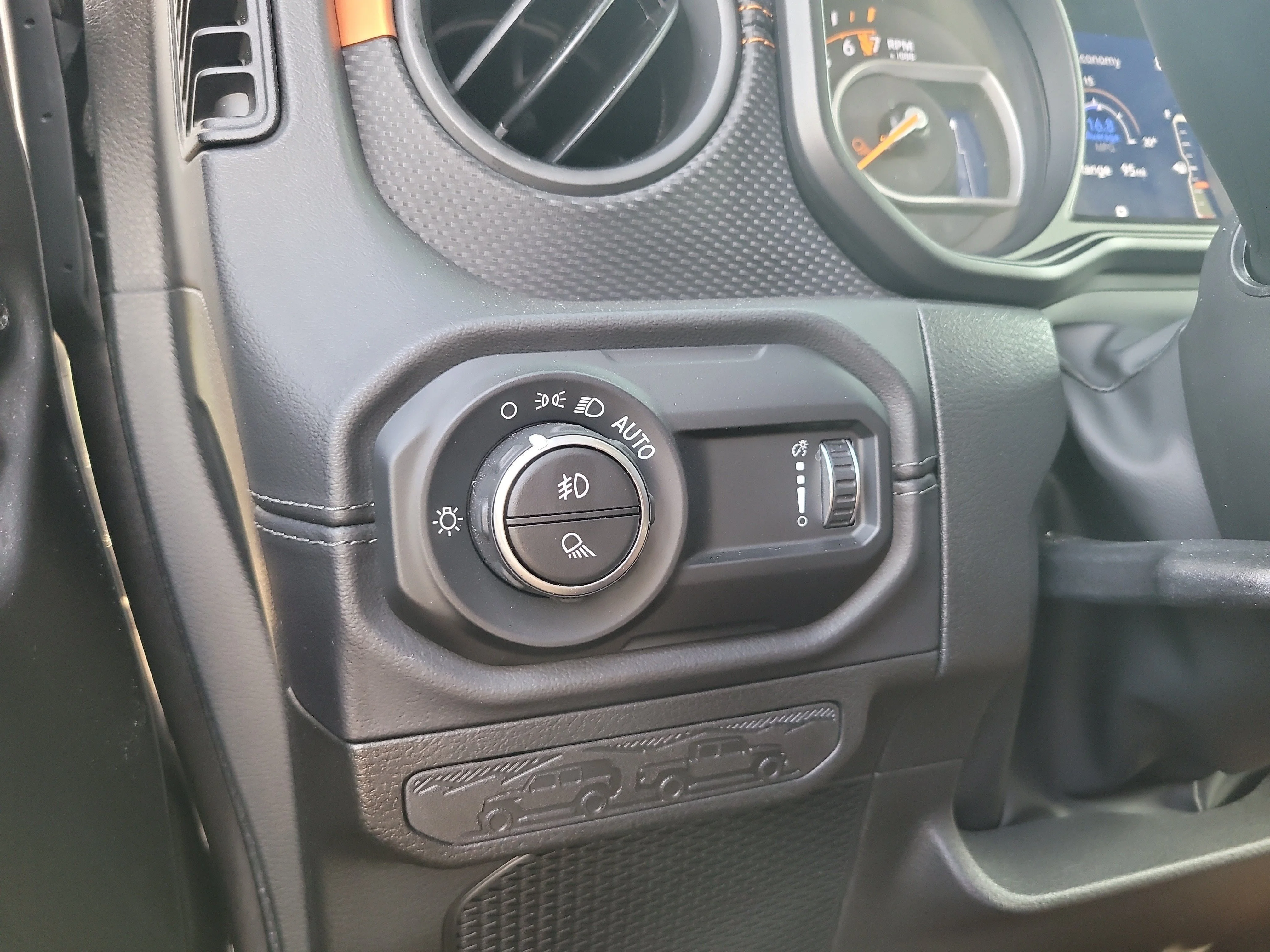 Used 2024 Granite Crystal Metallic Clearcoat Jeep Mojave image 32