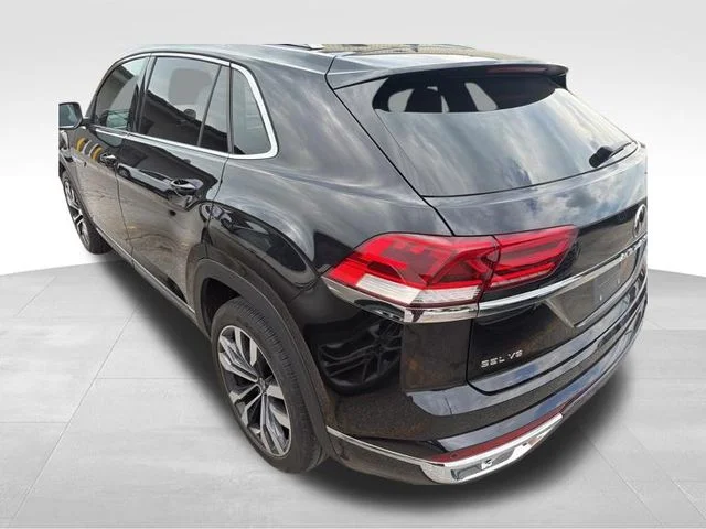 Used 2022 Black Volkswagen 3.6L V6 SEL Premium R-Line image 3