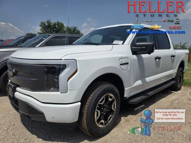 Used 2023 Oxford White Ford XLT image 1