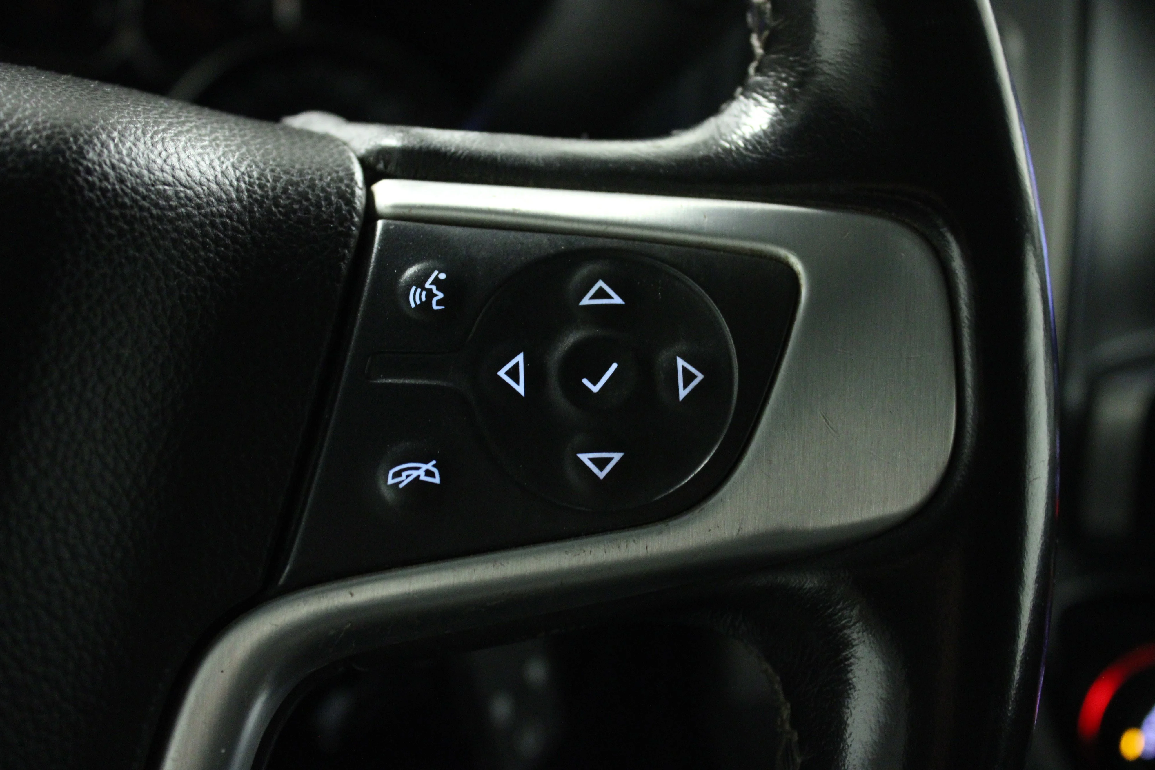 Used 2015 Iridium Metallic GMC SLE image 21