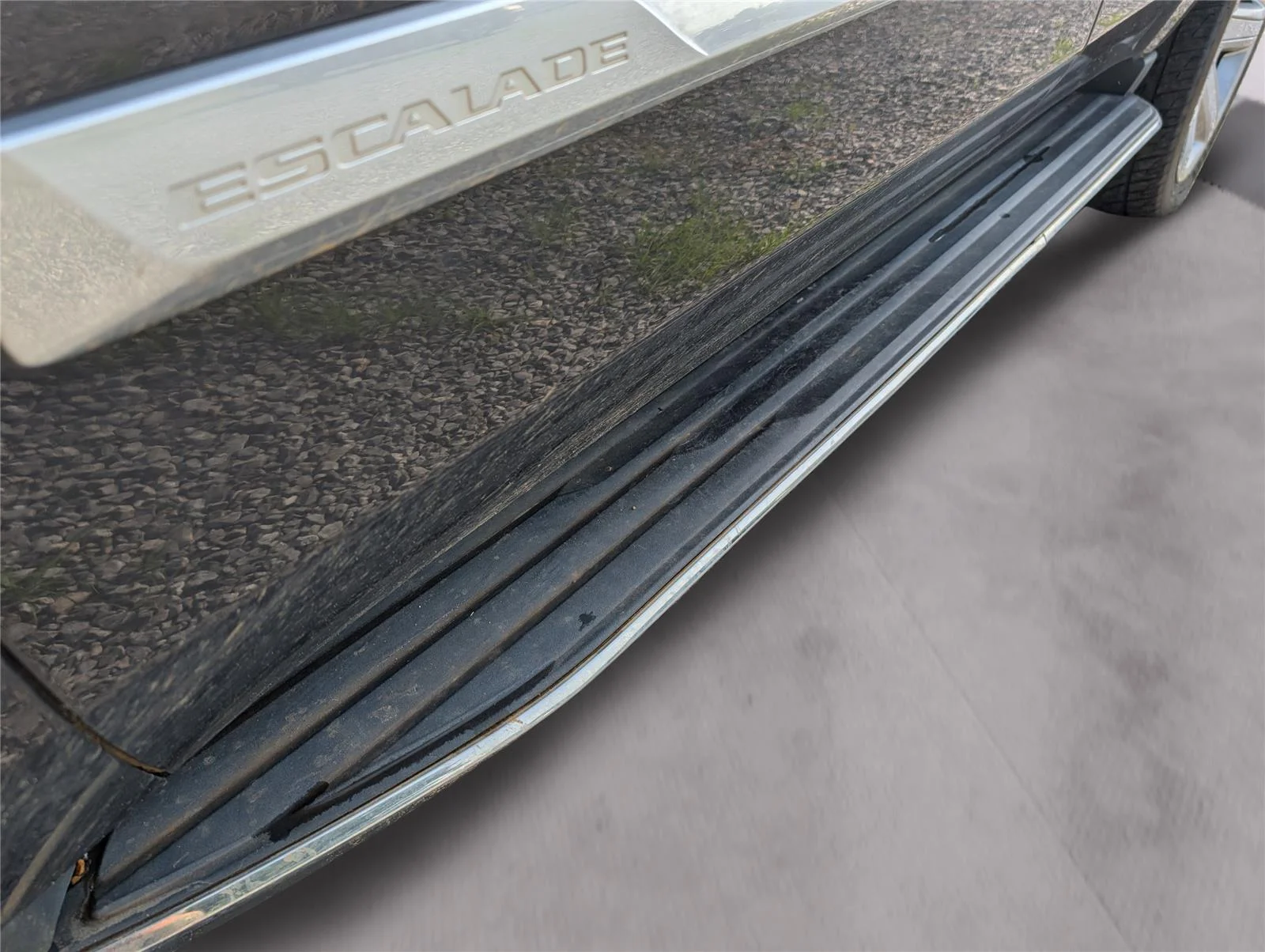 Used 2018 DARK GRANITE METALLIC Cadillac Luxury image 40