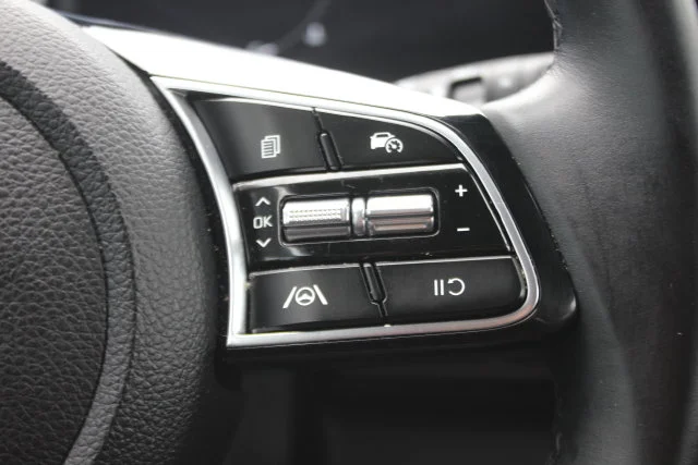 Used 2024 White Kia S image 17